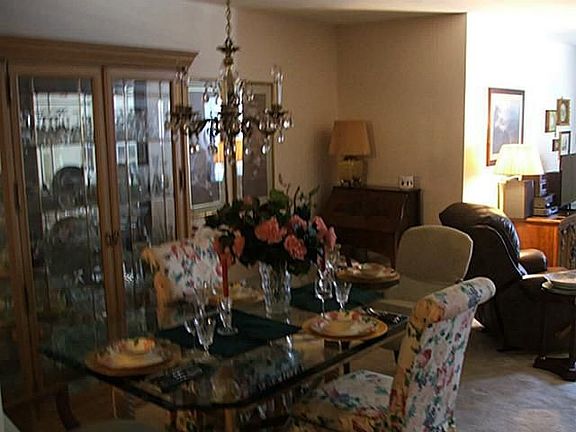 3rd image of 7712 Royal Ln APT A