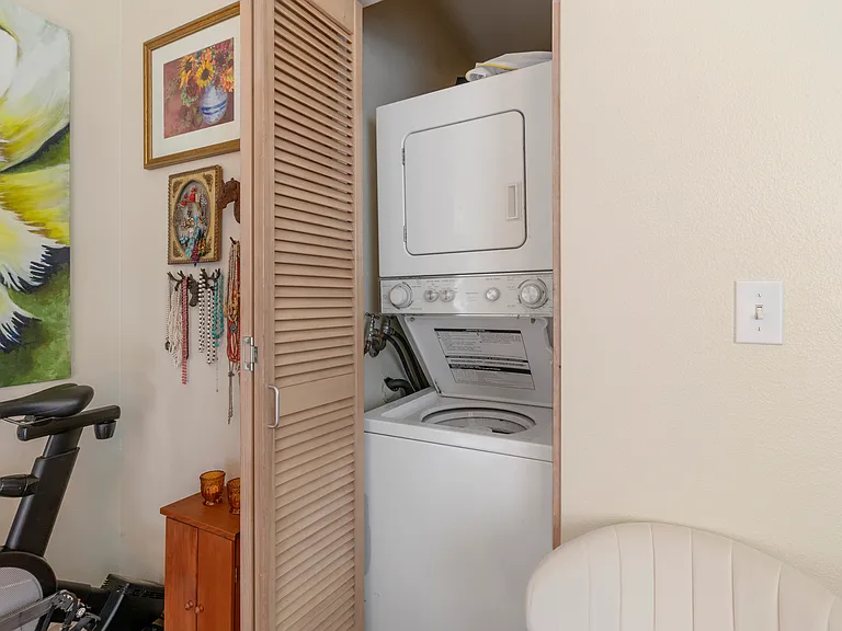 335 NW Uptown Ter #2B — Photo 11
