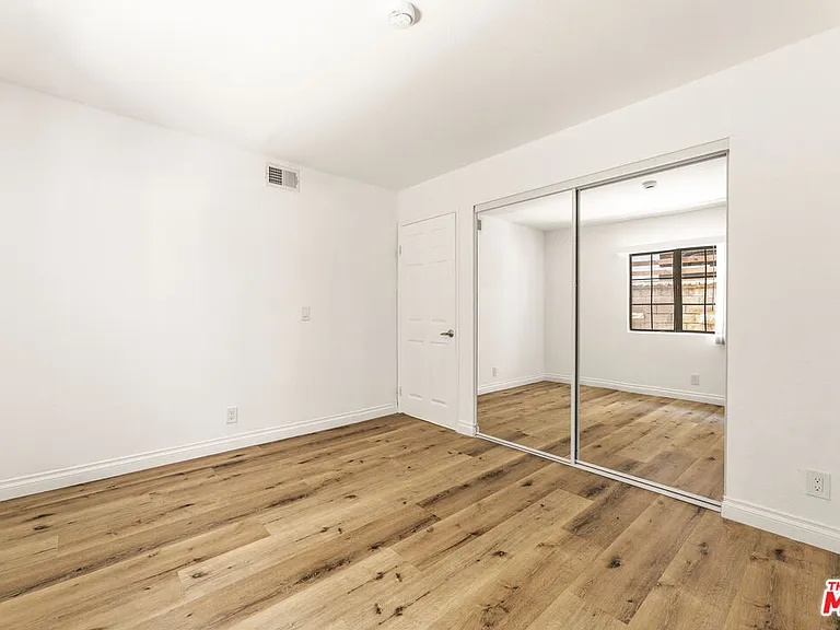 28035 Sheffield — Photo 9