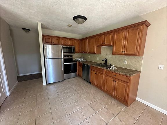 3rd image of 400 New River Rd APT 111