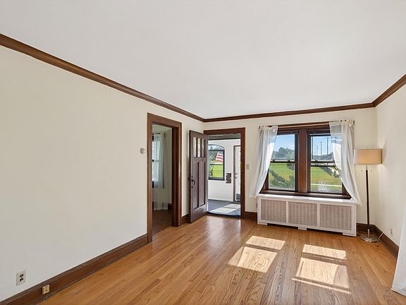 5th image of 556 5th Ave S