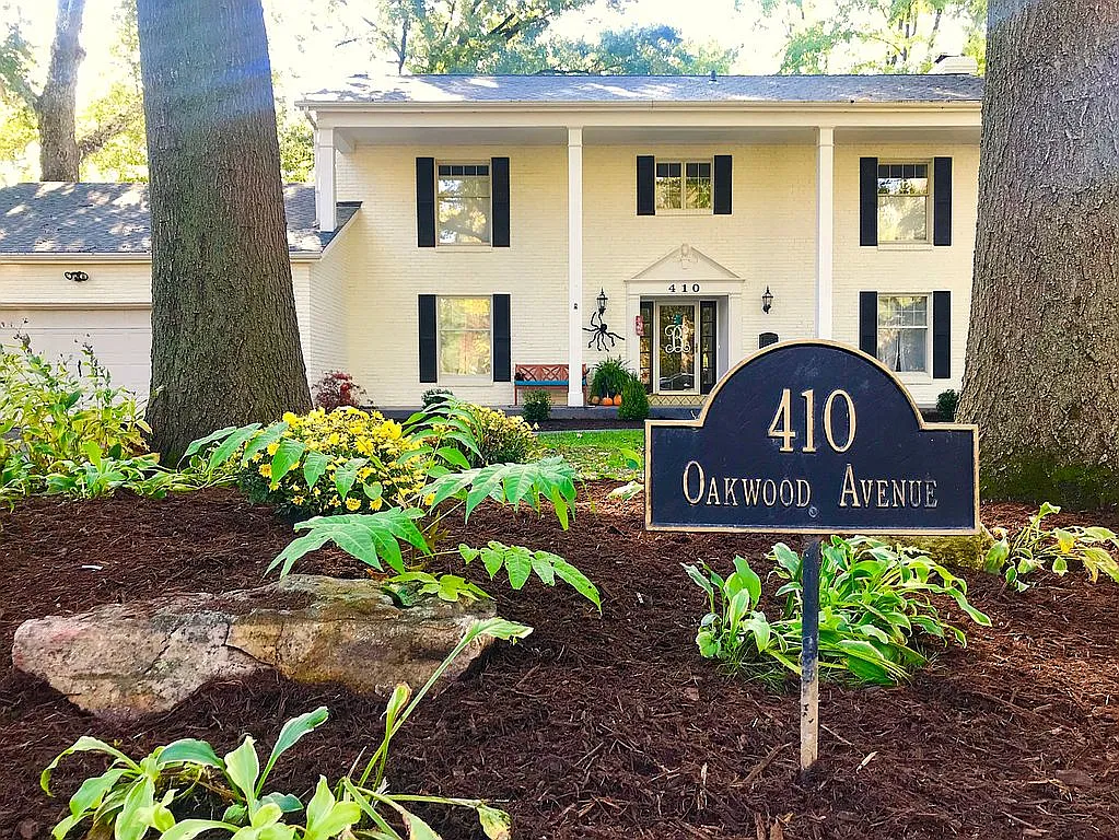 410 Oakwood Ave photo 1