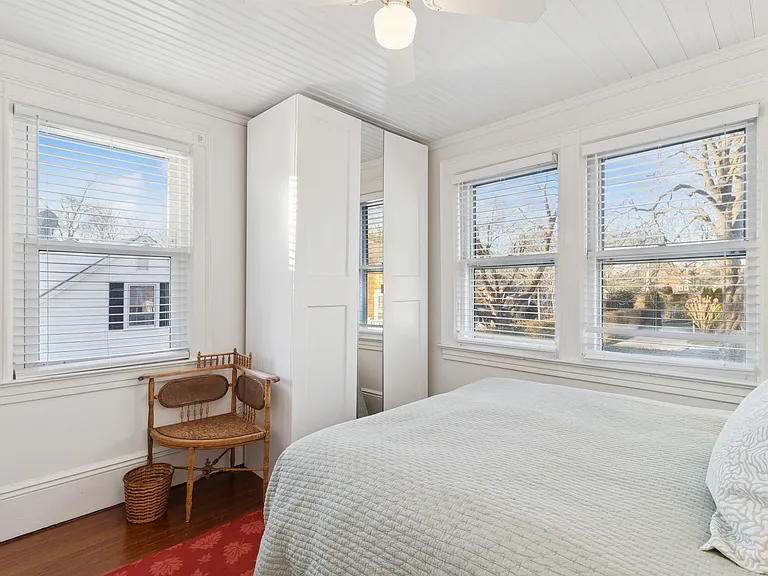 106 Meeting House Ln — Photo 22
