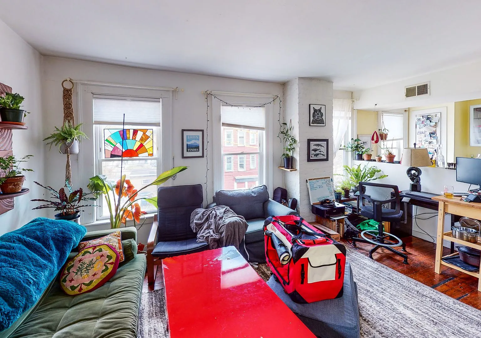 Luxuriously Remodeled 1BR Suite in East Rock | Designer Island Kitchen | Steps to Yale SOM — Photo 2