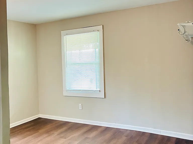 202 W Sullivan St — Photo 15
