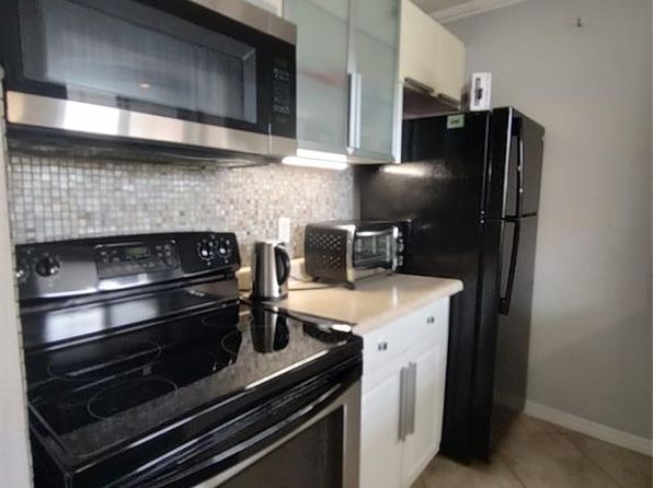 3030 NE 5th Ter APT 11