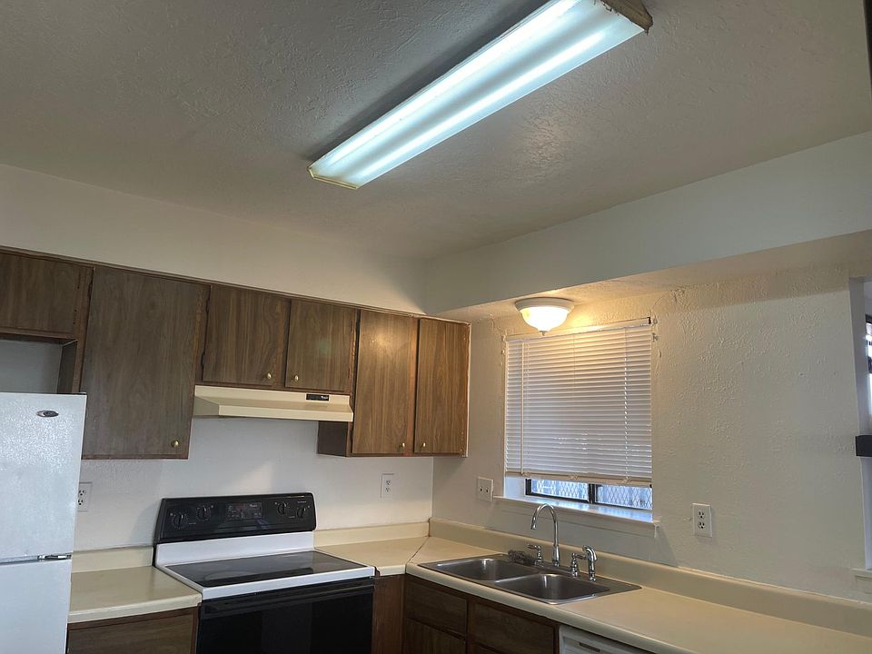 1st image of 401 Georgia St SE #1