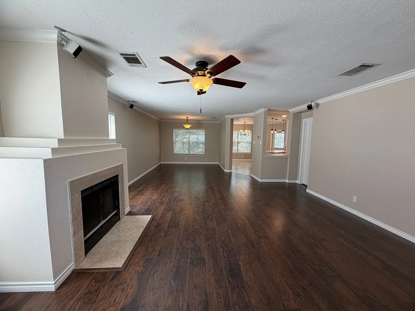 Nestled in Cul-de-sac in Redland Woods ~ 4/2.5 ~ NEISD ~ Large, Open Floor Plan — Photo 2
