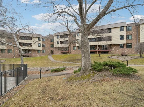 7510 Cahill Rd APT 322B, Edina, MN 55439