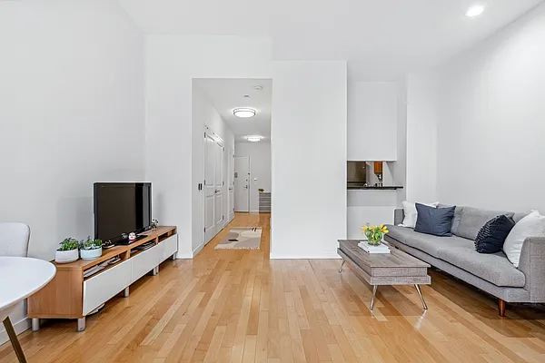 Rented by Compass | media 12