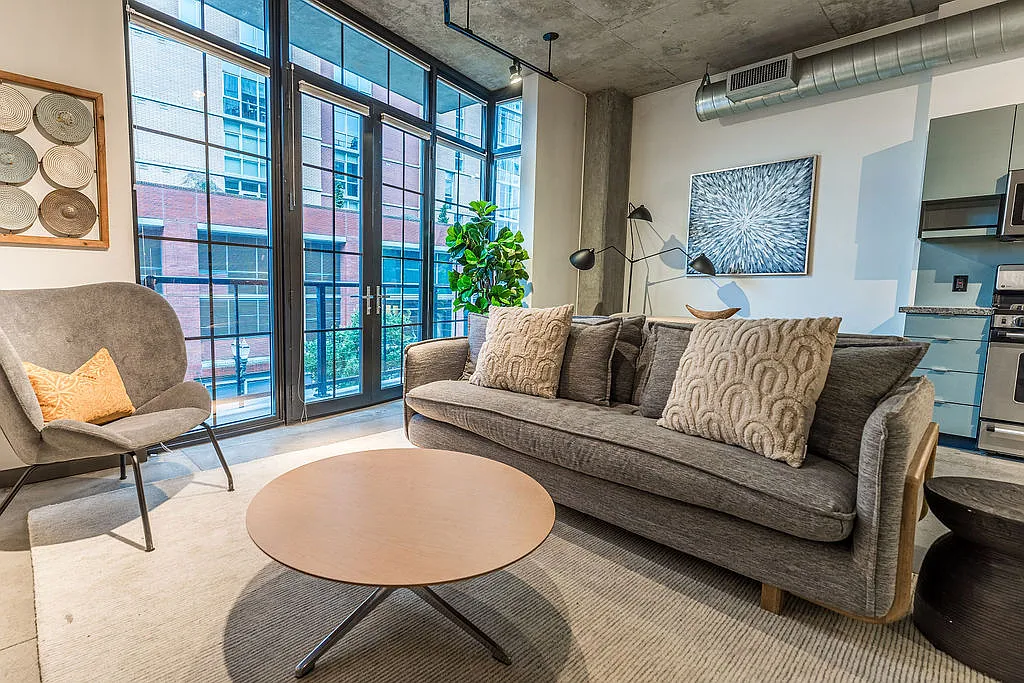 Studio, 605 sqft, $3,069 — Photo 4
