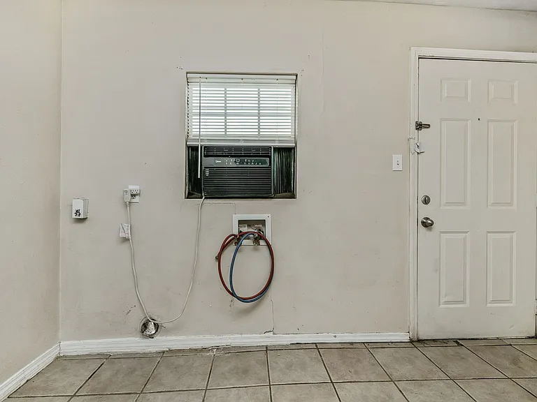 819 N Apache St #B — Photo 9