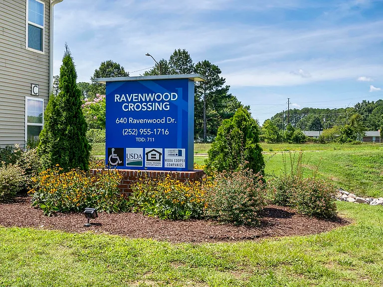 Ravenwood Crossing — Photo 11