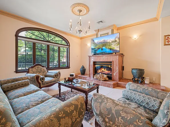 7325 14th Avenue image 4 of 52