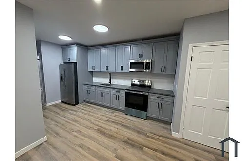 1044 Manor Ave #1 Photo 1