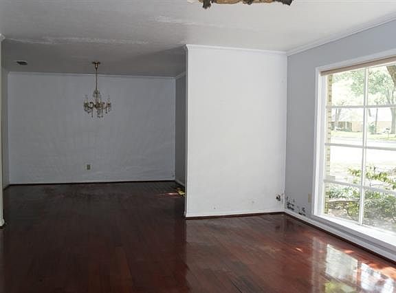 3rd image of 2106 Dartmouth Ln