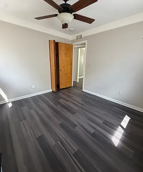 901 Symes Ave — Photo 7