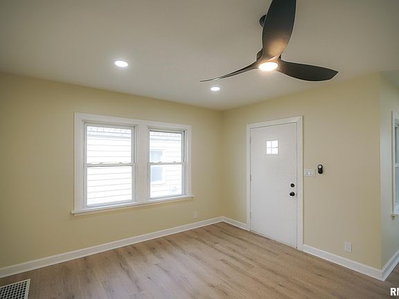 3rd image of 1310 W Margaret Ave