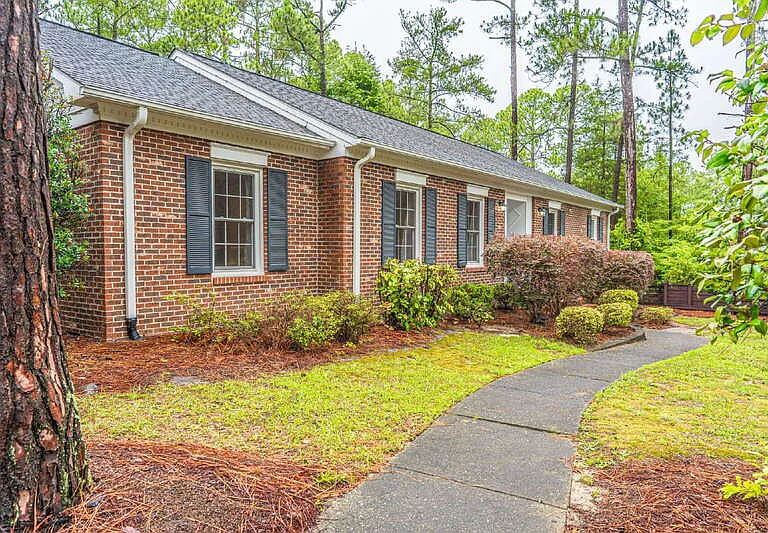 120 Fox Hunt Ln — Photo 3