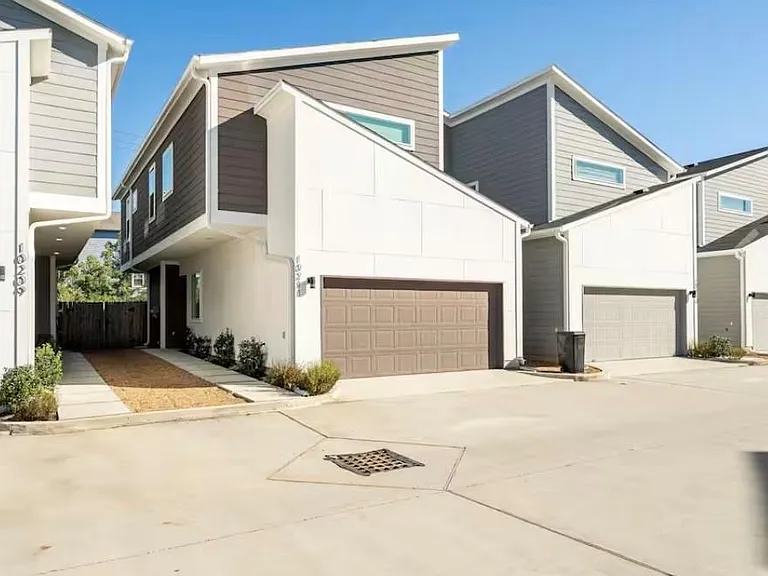 10211 Las Nubes Ave — Photo 32