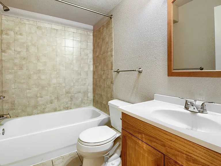 8102 Silver Glen Dr — Photo 14