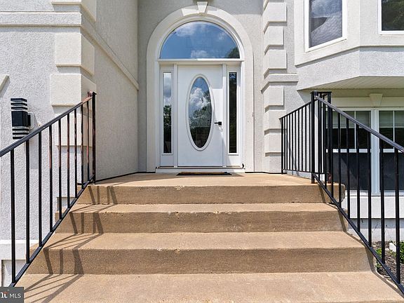 5th image of 203 Forest Ave