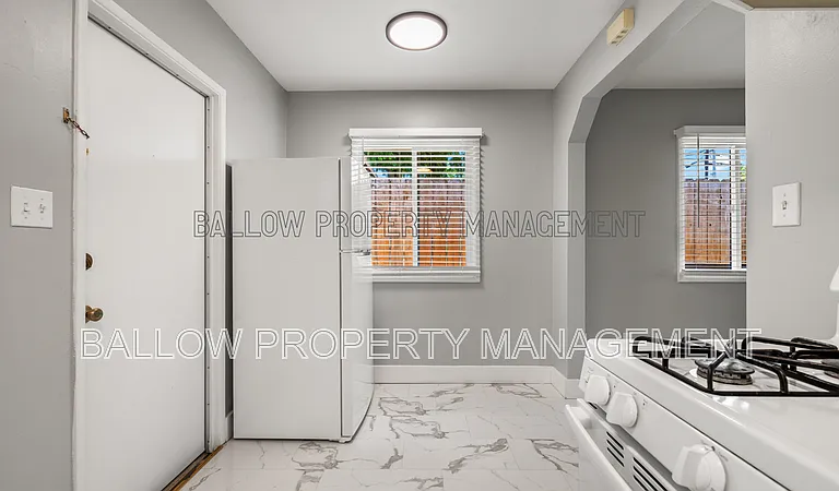 2141 E 16th St — Photo 10