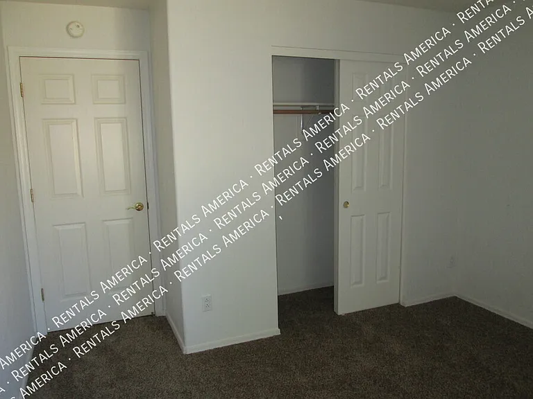 144 S Mulberry St — Photo 24