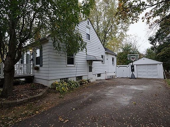 4th image of 1985 McKinley Ave
