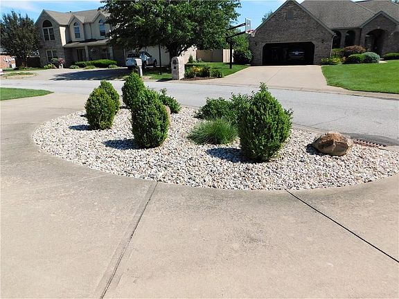 3rd image of 1532 W Jordan Dr