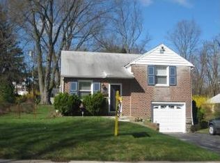 24 N Malin Rd, Broomall, PA 19008