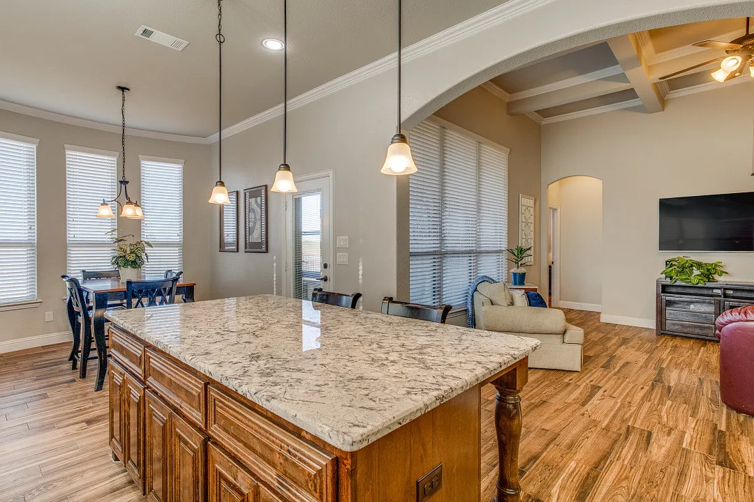 3 bed, 1892 sqft, $2,700 — Photo 3