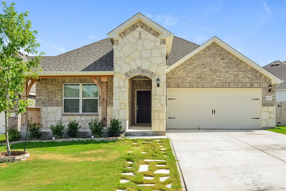 3 bed, 2.0 bath, 1745 sqft, $2,135 — Photo 1