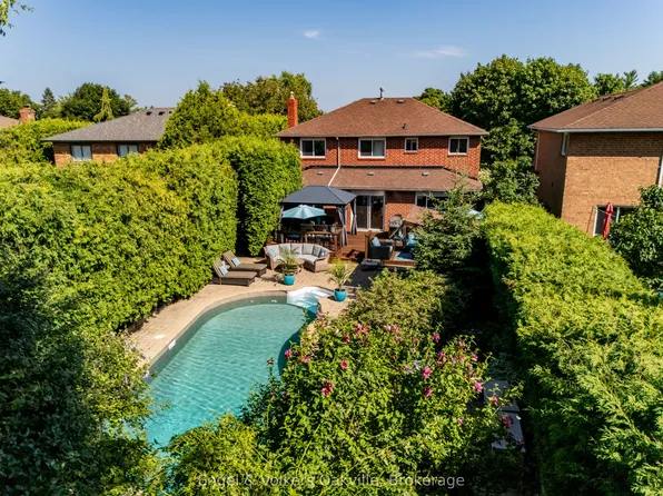 1181 Grange Rd, Oakville, ON L6H 1P8