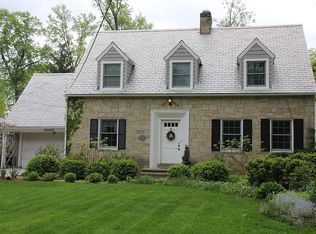 28405 Lincoln Rd, Bay Village, OH 44140