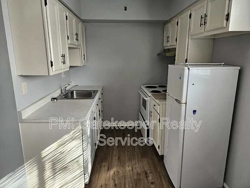 2 bed, 1.5 bath, 1092 sqft, $1,050 — Photo 3