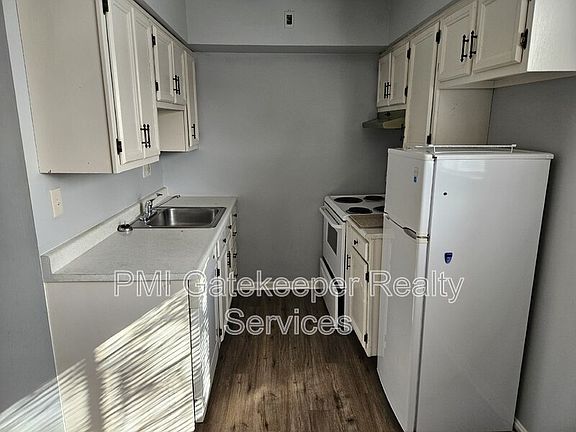 3rd image of 1735 Mills Ave