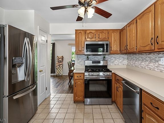 5th image of 160 Aster Ct