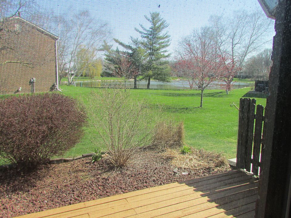 1st image of 8333 Lakeview Ct