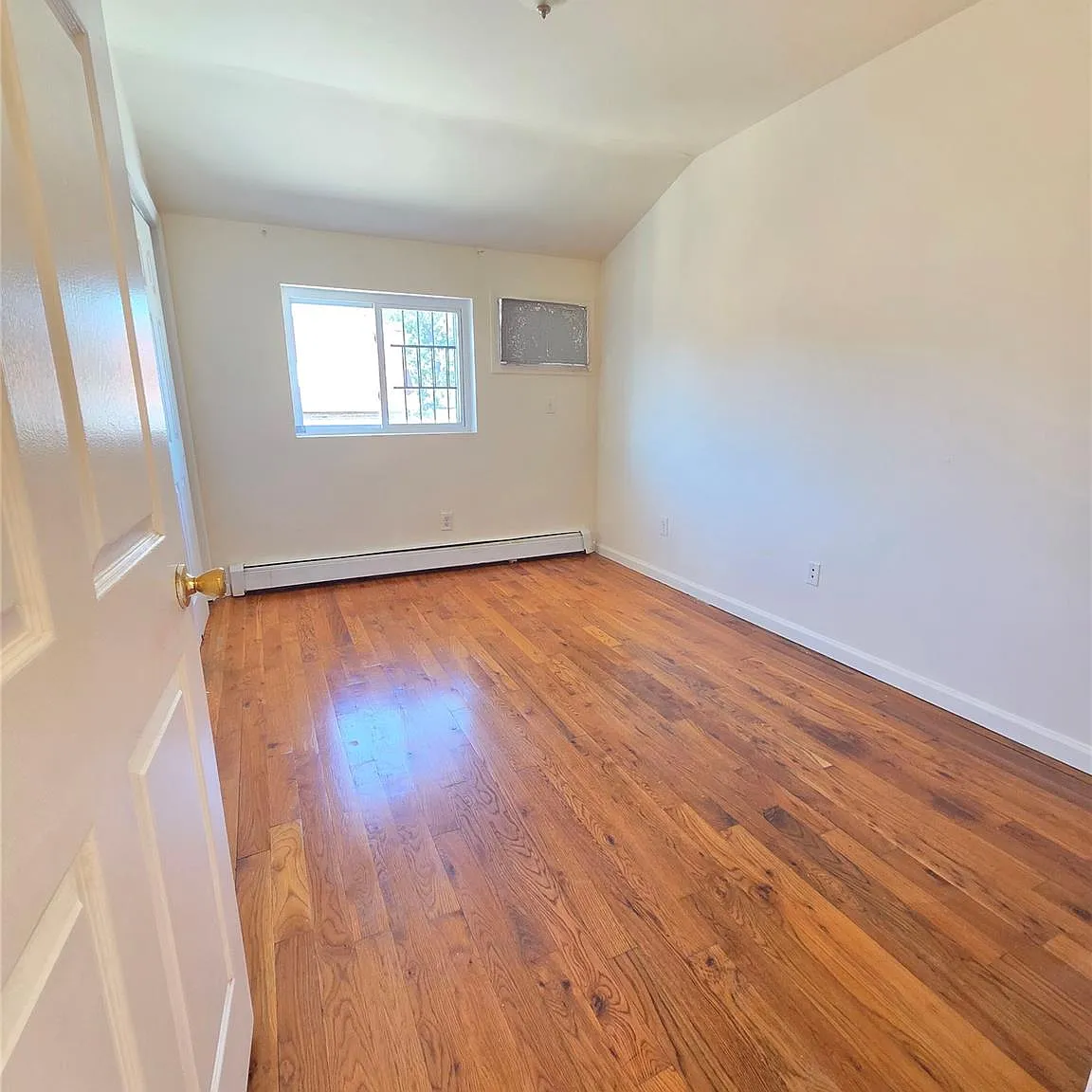 2 bed, 1.0 bath, 750 sqft, $2,709 — Photo 2