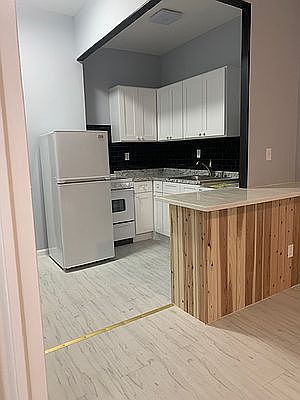4th image of 41 W 35th St APT 4B