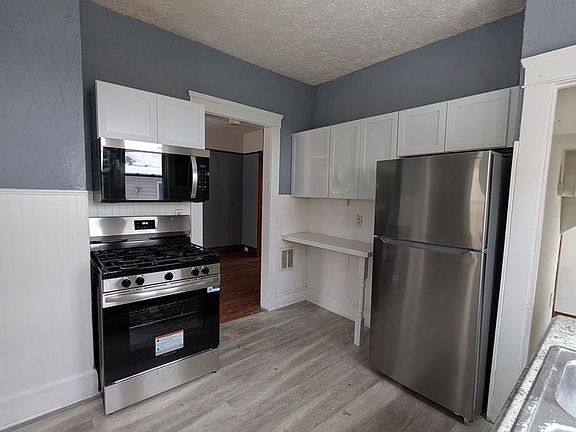 3rd image of 2125 W 81st St