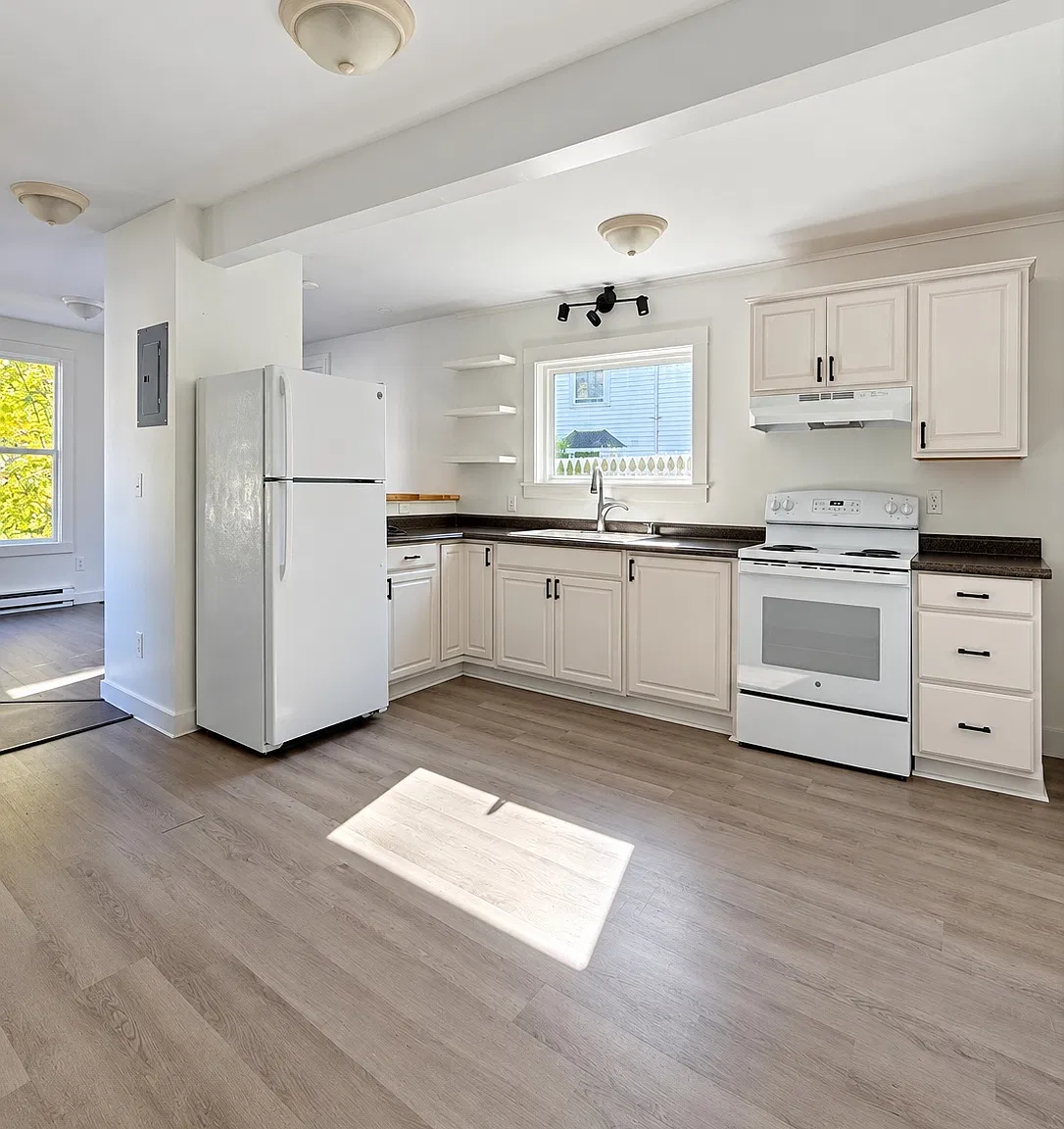 120 Limerock Street — Photo 3