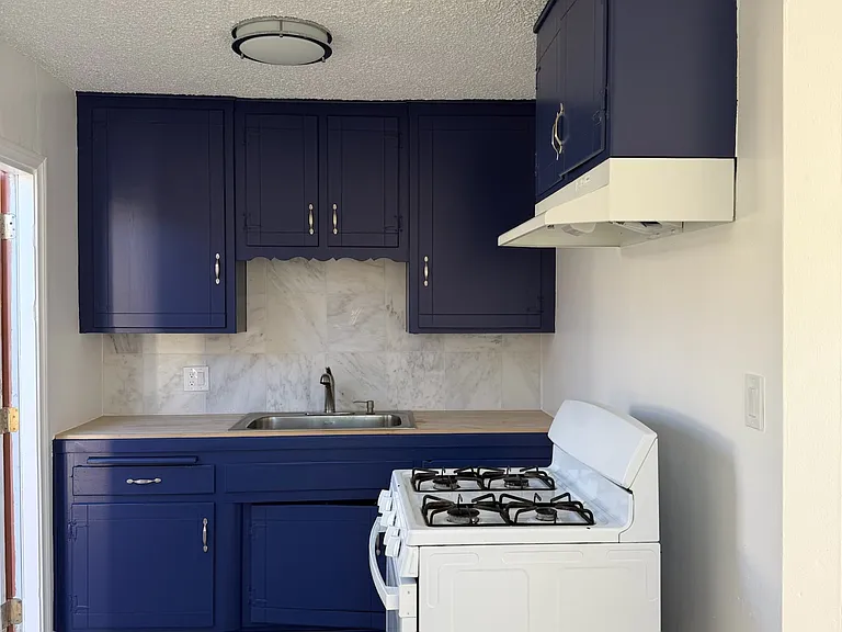729 B Ave — Photo 6