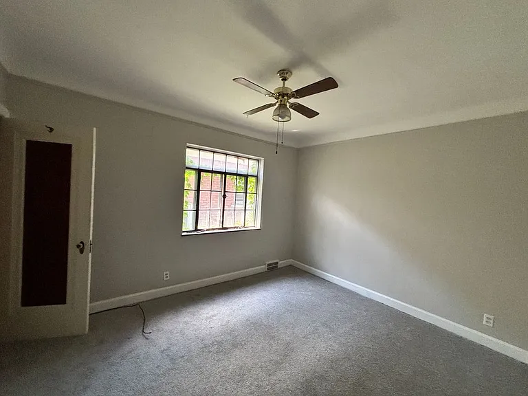 2943 Leslie St — Photo 13