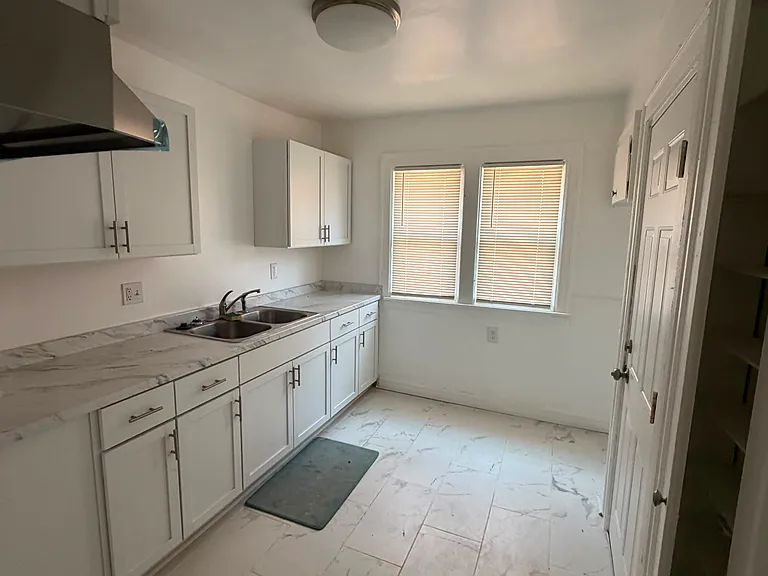 15443 Whitcomb St #2 — Photo 5