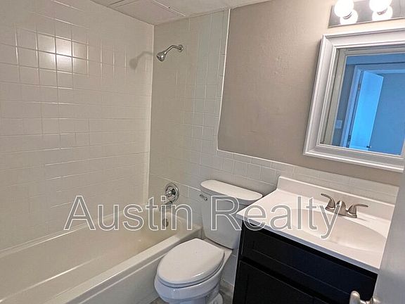 3rd image of 5468 Cologne Ave APT E