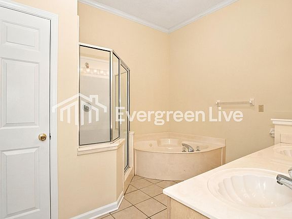 4th image of 780 Breeze Way