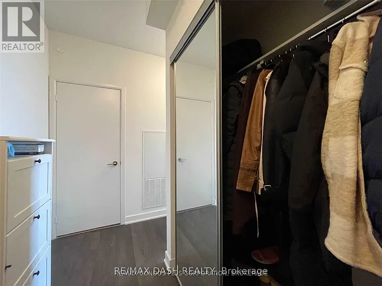 27 Bathurst St #902W — Photo 3