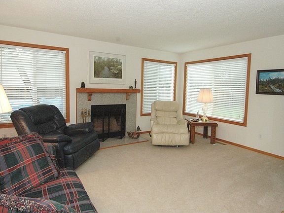 Living Rm w/Fireplace